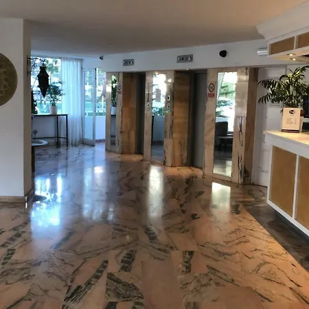 Americas Apartment *